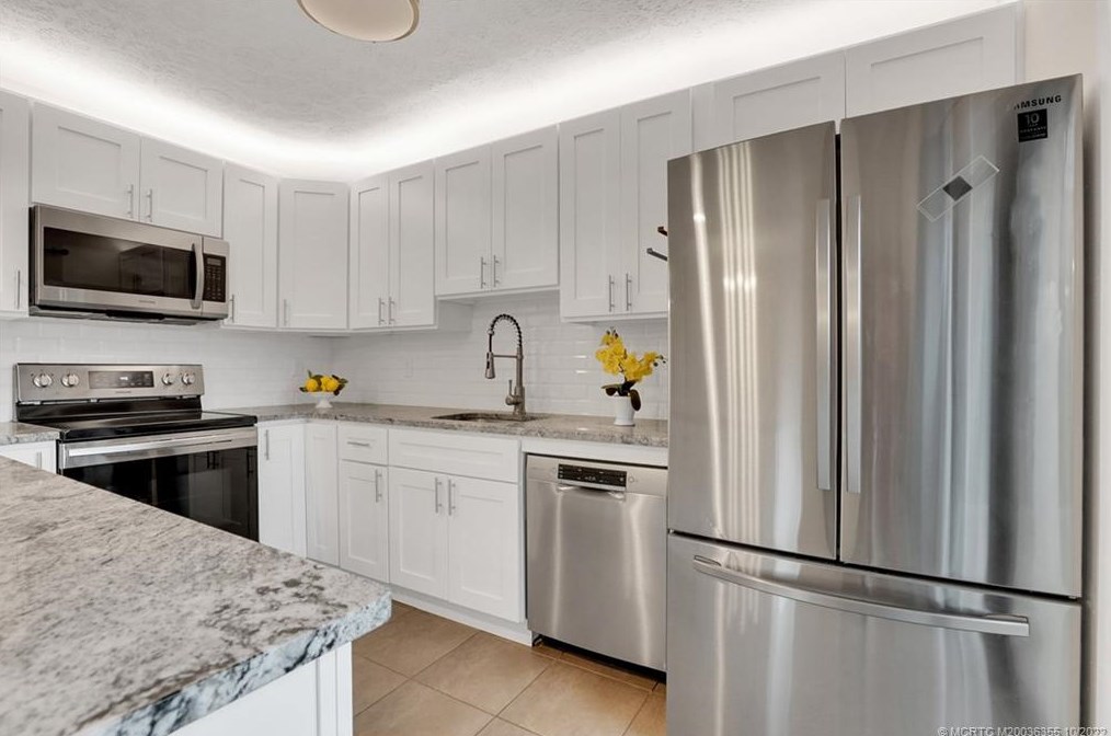 754 10th Ter, Stuart, FL 34994-9563