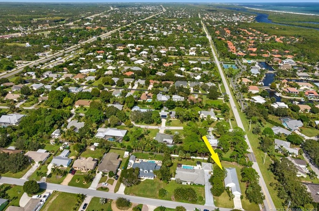 8855 Alabama Pl, Hobe Sound FL  33455-4306 exterior