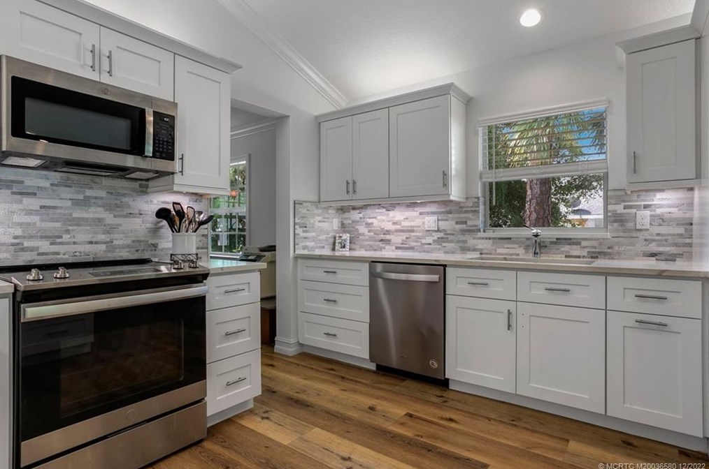 8855 Alabama Pl, Hobe Sound FL  33455-4306 exterior