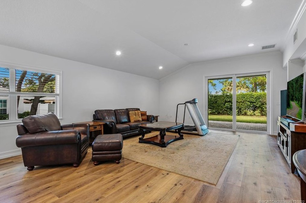 8855 Alabama Pl, Hobe Sound FL  33455-4306 exterior