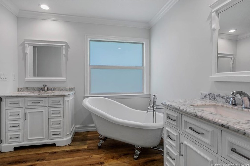 8855 Alabama Pl, Hobe Sound FL  33455-4306 exterior