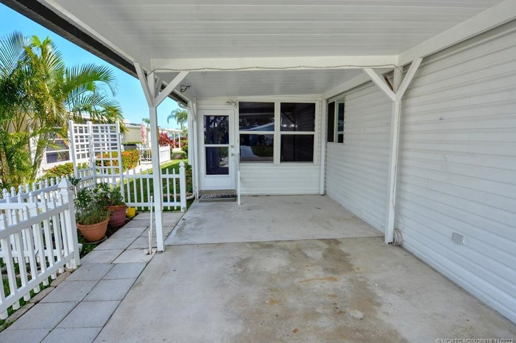 8490 Schefflera Ct, Fort Pierce, FL 34952