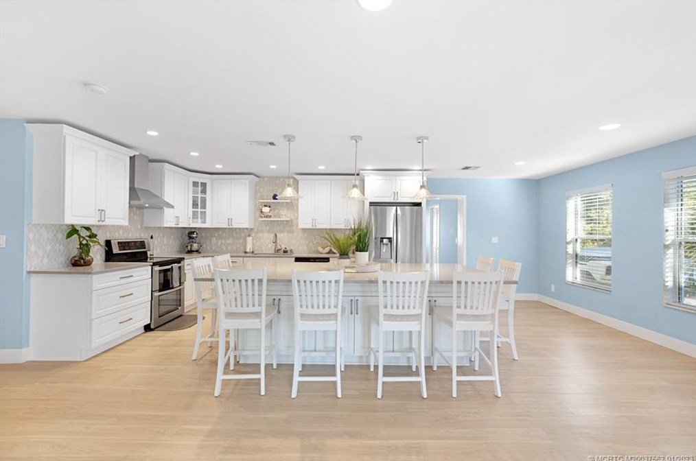 710 Madison Ave, Stuart FL  34996-3261 exterior