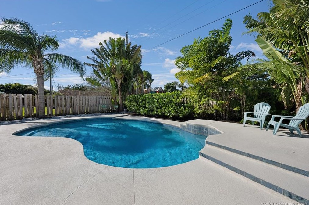 710 Madison Ave, Stuart FL  34996-3261 exterior