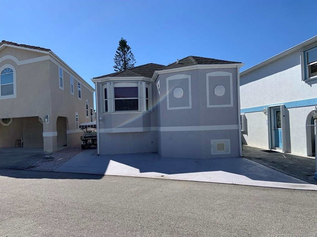 640 Nettles Blvd, Jensen Beach FL  34957-3346 exterior