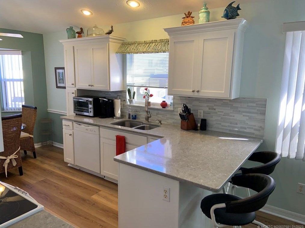 640 Nettles Blvd, Jensen Beach FL  34957-3346 exterior