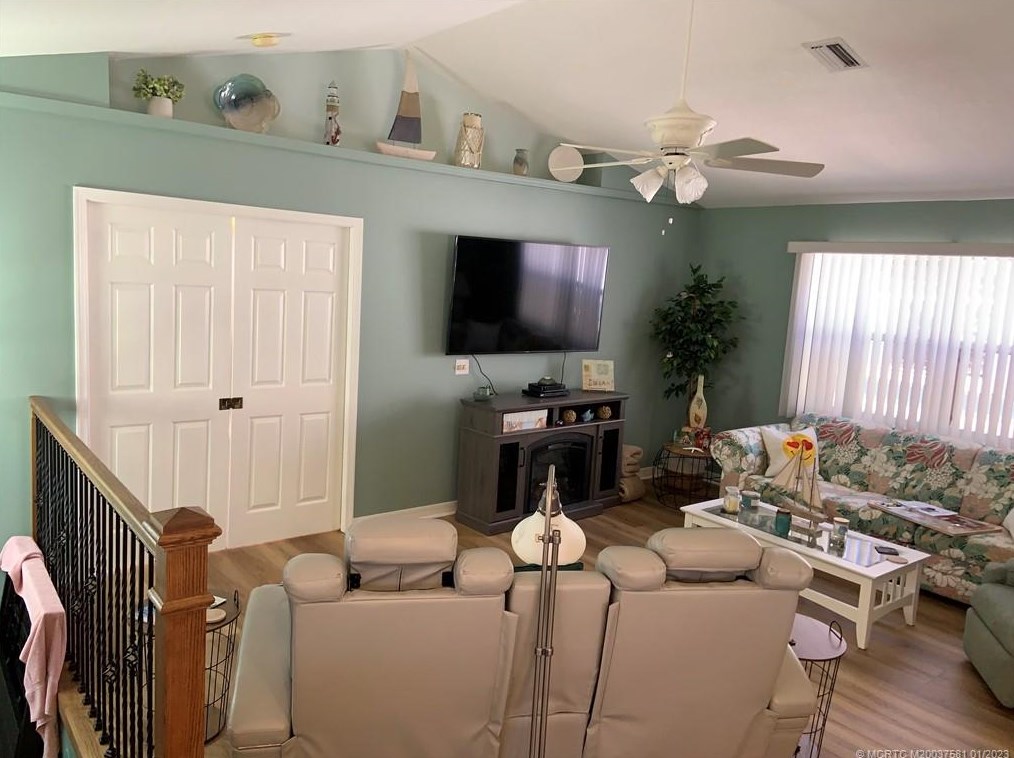 640 Nettles Blvd, Jensen Beach FL  34957-3346 exterior