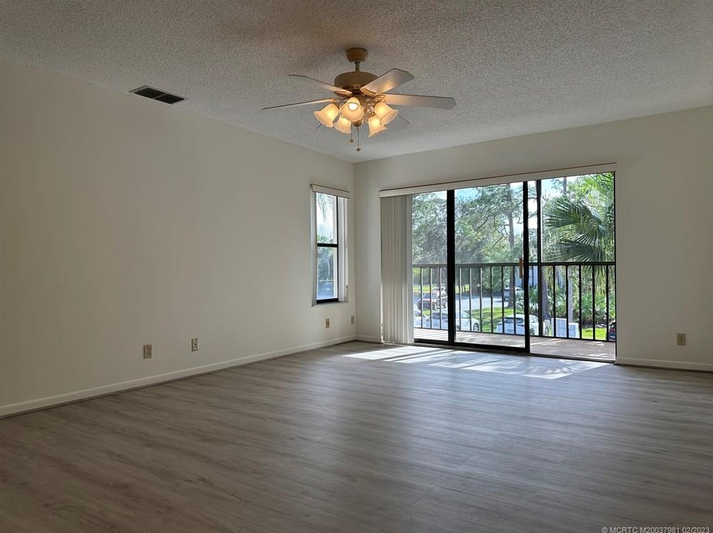 1965 Sw Silver Pine Way Apt 118-b2, Palm City, FL