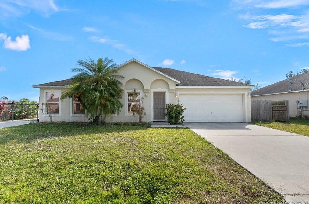 1058 38th Ter, Okeechobee, FL 34974-3721
