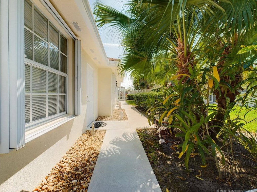 7770 Spicewood Cir, Hobe Sound, FL 33455-8203