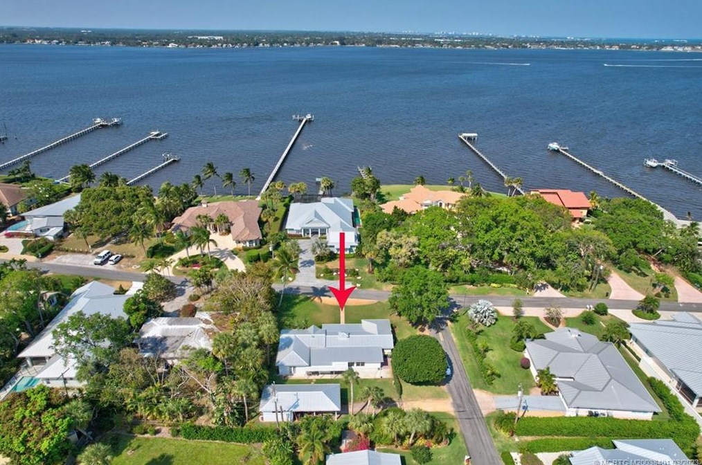 834 Riverside Dr, Stuart, FL 34994-2436