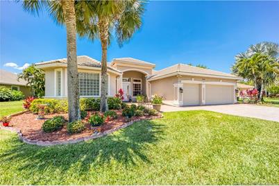 7090 SE Bay Hill Drive, Stuart, FL 34997 - Photo 1