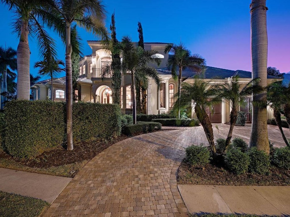 689 Rockport Ct, Marco Island, FL 34145