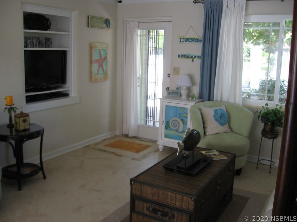 411 S Pine St, New Smyrna, FL 32169