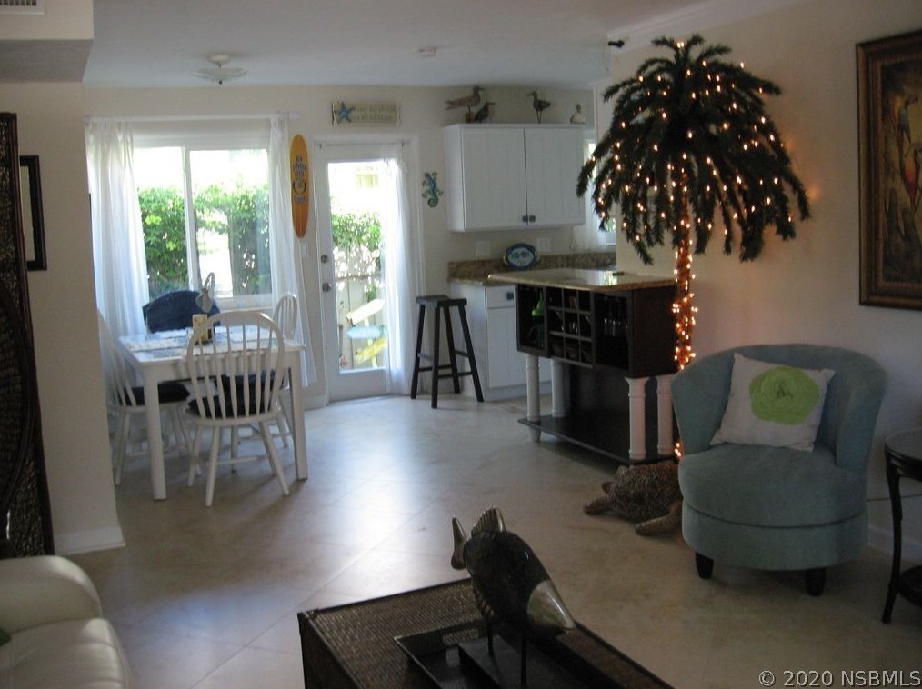 411 Pine St, New Smyrna FL  32169-2555 exterior