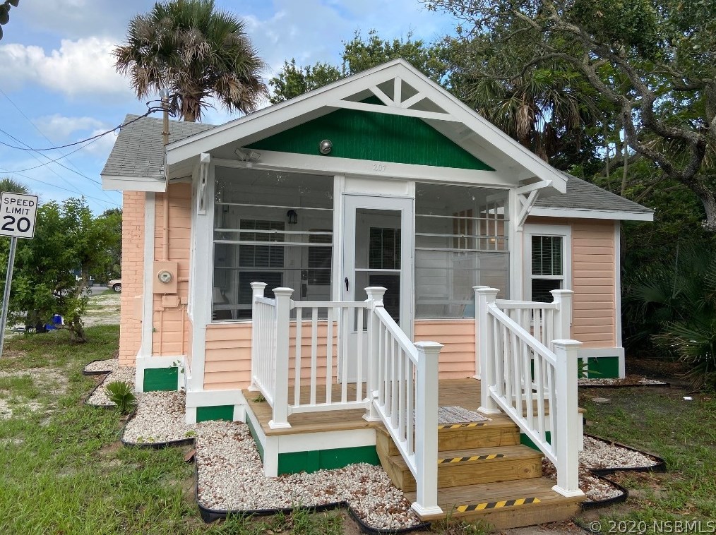 207 Pine St, New Smyrna FL  32169-2551 exterior