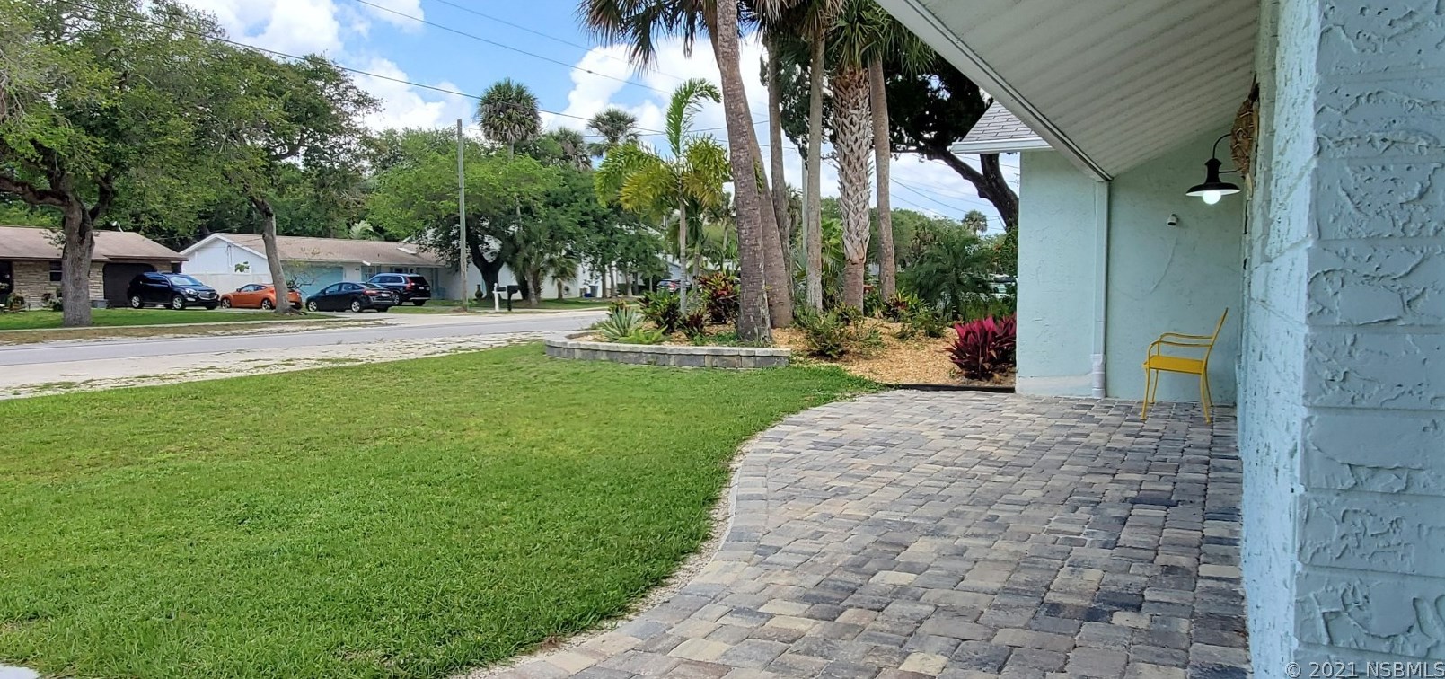 823 S Cooper St, New Smyrna, FL 32169
