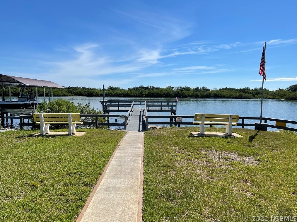 22 Blue Heron Ln, Edgewater, FL 32141-4211