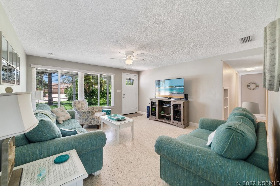 831 E 18th Ave, New Smyrna, FL 32169