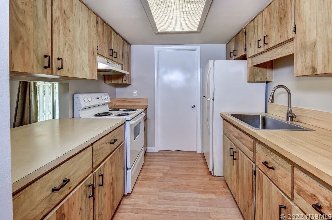 1802 Fern Palm Dr, Edgewater FL 32132-3531 exterior