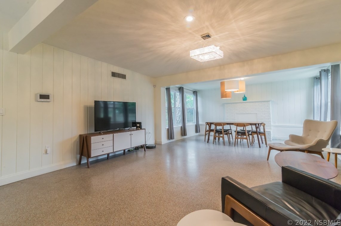 1811 N Peninsula Ave, New Smyrna, FL 32169
