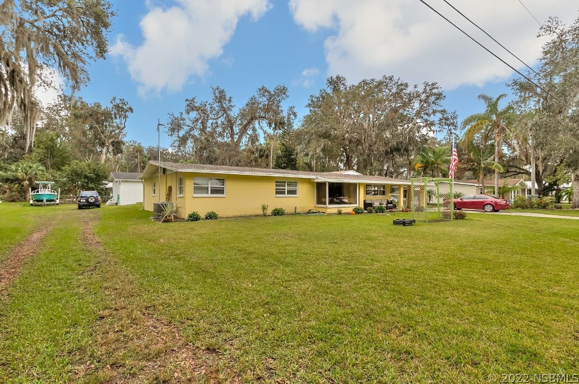 2176 Swoope Dr, New Smyrna, FL 32168-8575