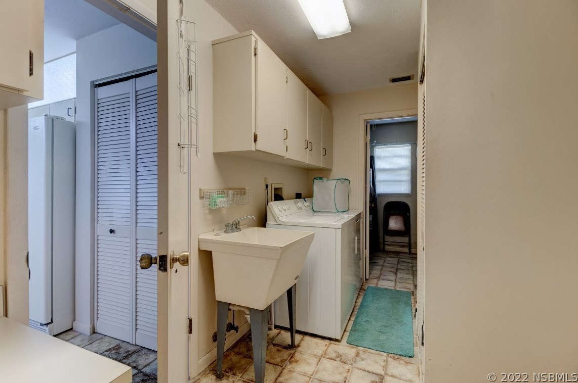 47 Fairway Cir, New Smyrna FL  32168-6342 exterior