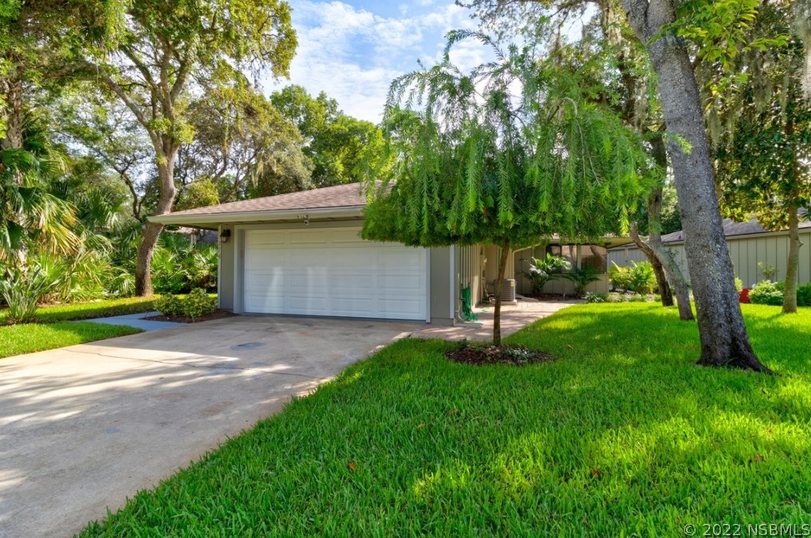 374 Gleneagles Dr, New Smyrna, FL 32168