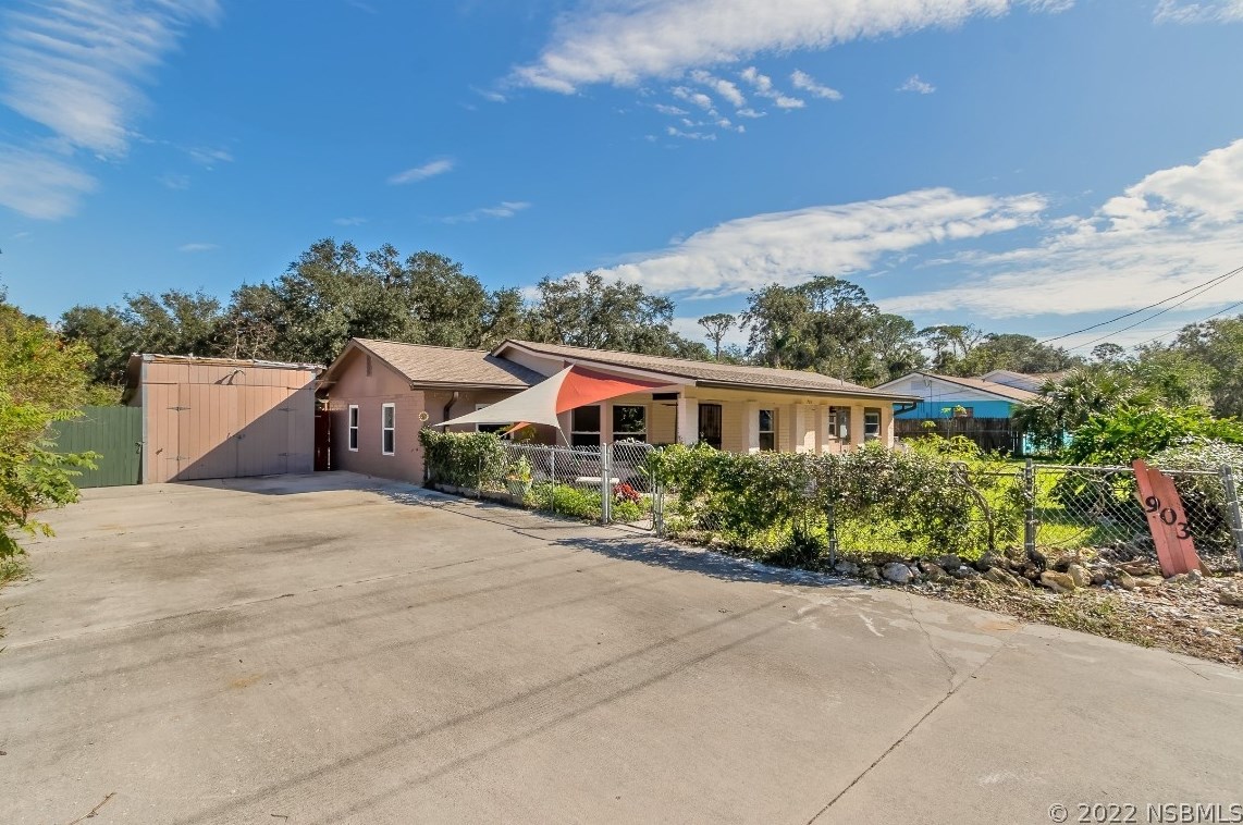 903 Myrtle Ave, New Smyrna, FL 32168-7525