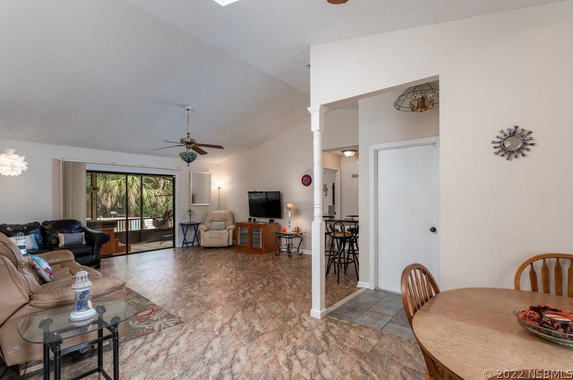 2033 Brewster Dr, Deltona, FL 32738