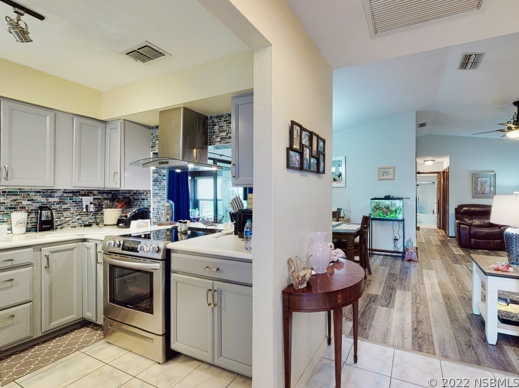 418 Shangri La Cir, Edgewater, FL 32132-2226