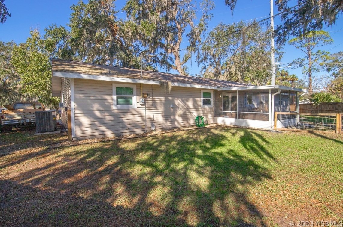 1703 Queen Palm Dr, Edgewater FL  32132-3211 exterior