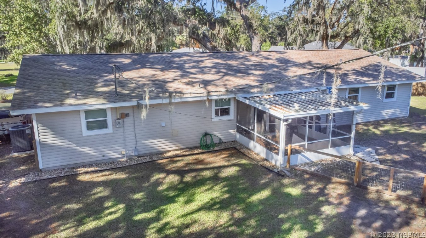 1703 Queen Palm Dr, Edgewater FL  32132-3211 exterior