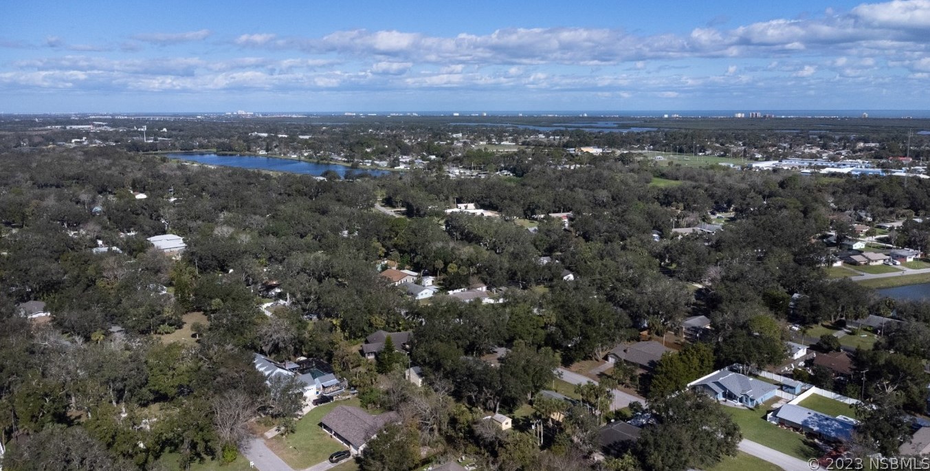 1703 Queen Palm Dr, Edgewater FL  32132-3211 exterior