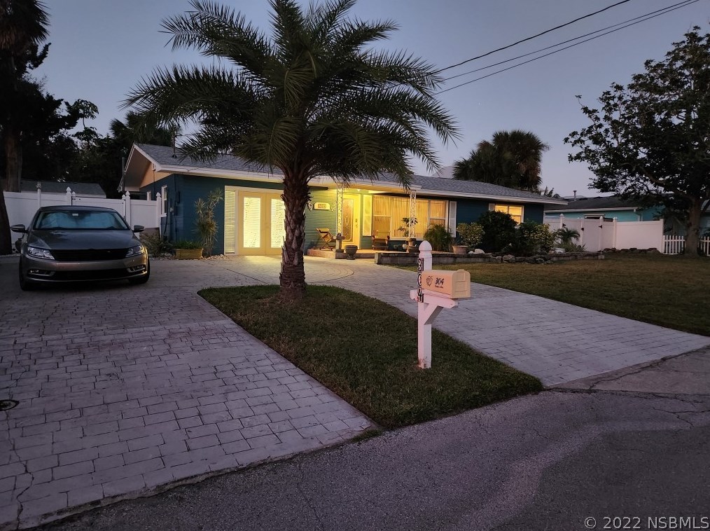 304 Cedar Ave, New Smyrna, FL 32169-2619