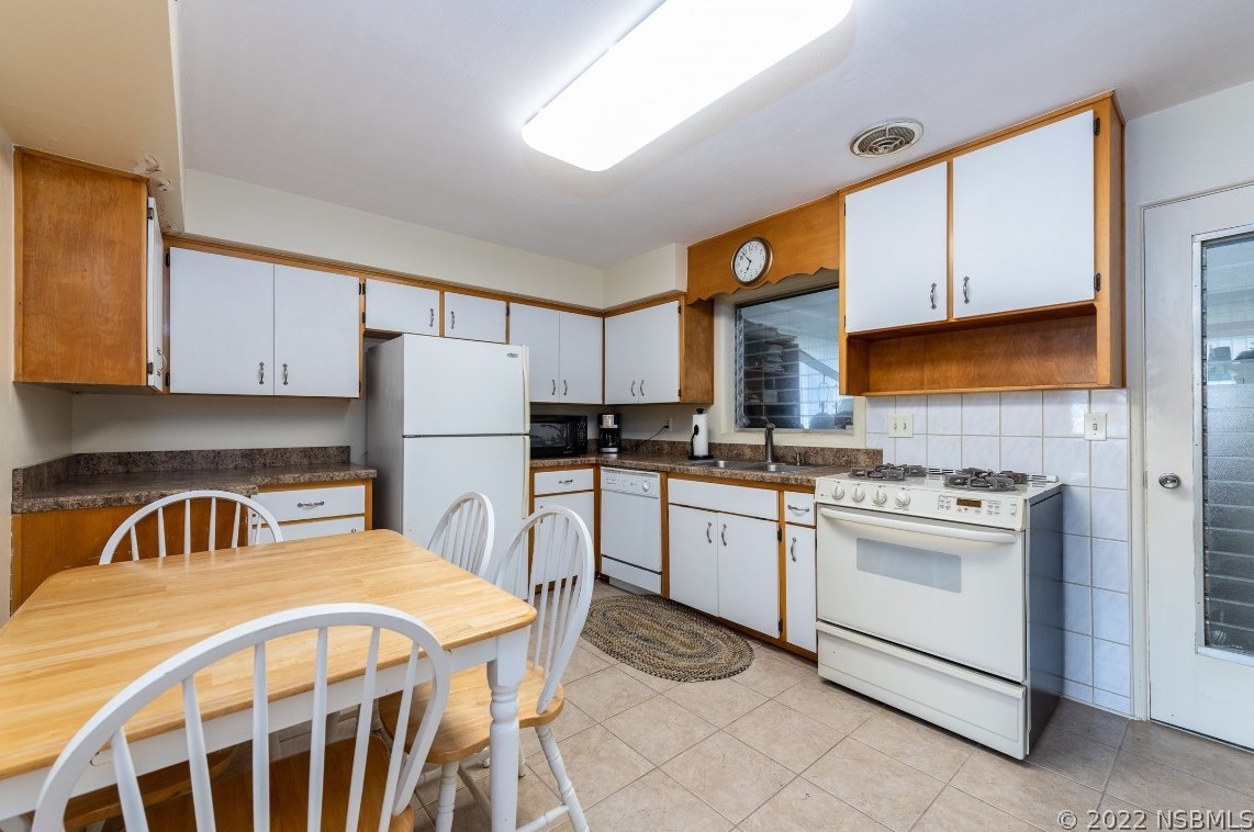 401 Hart Ave, Edgewater, FL 32132-1805