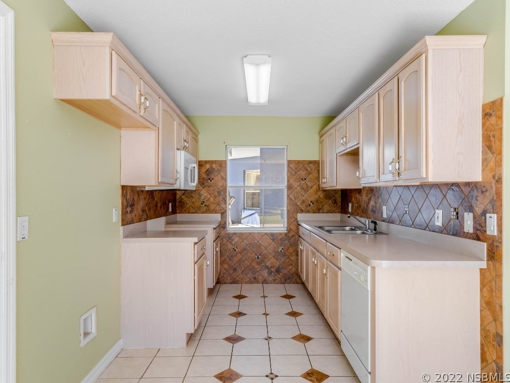 916 Florida Ave, Orange City FL  32763-8308 exterior