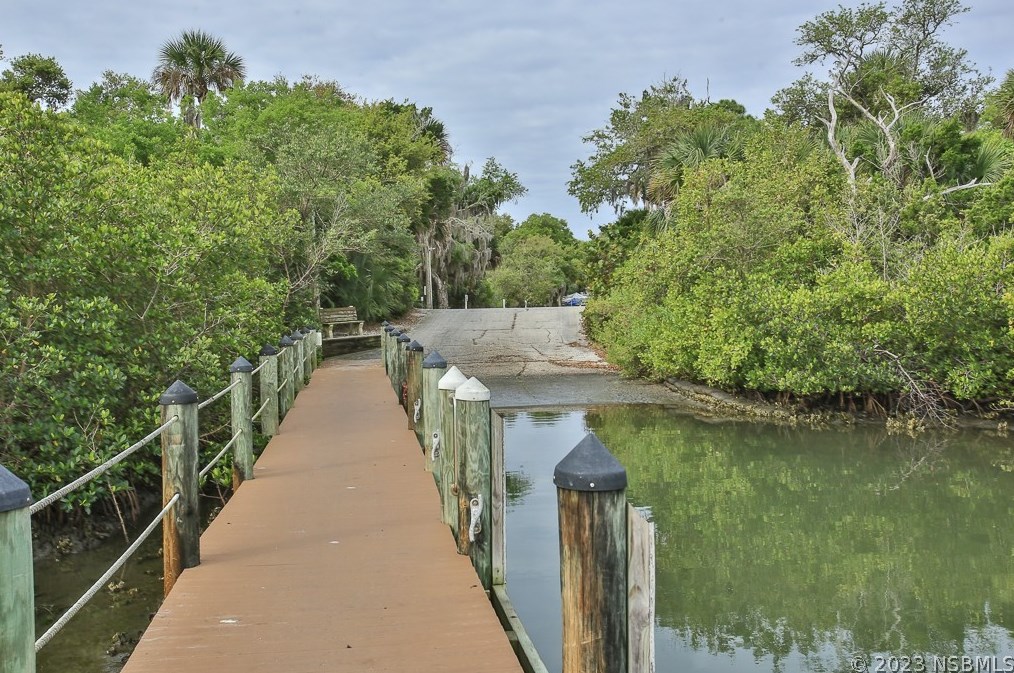 806 Starboard Ave, Edgewater FL  32141-5952 exterior