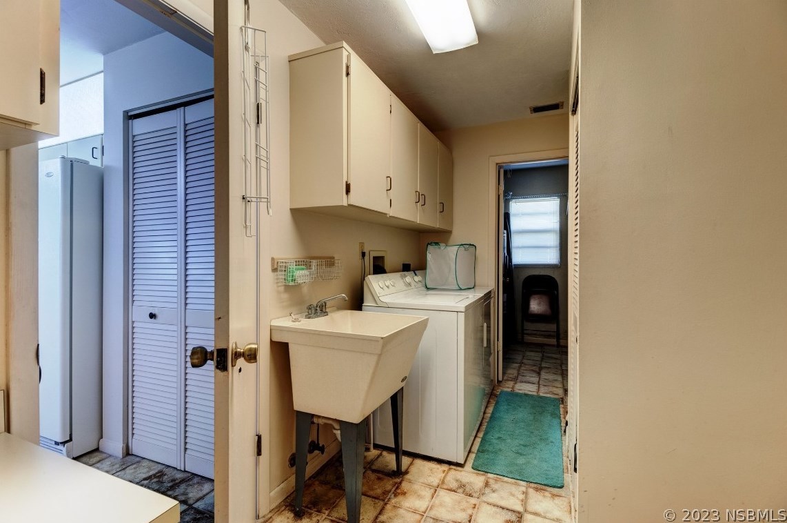 47 Fairway Cir, New Smyrna FL  32168-6342 exterior