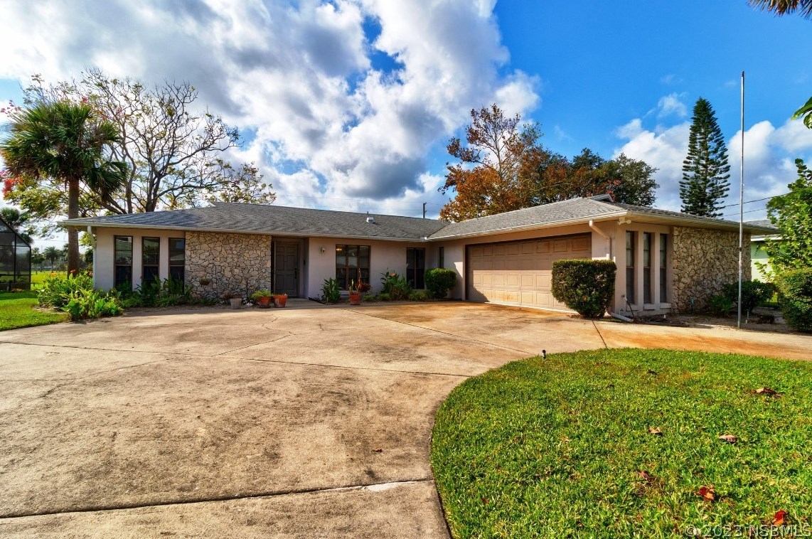 47 Fairway Cir, New Smyrna FL  32168-6342 exterior