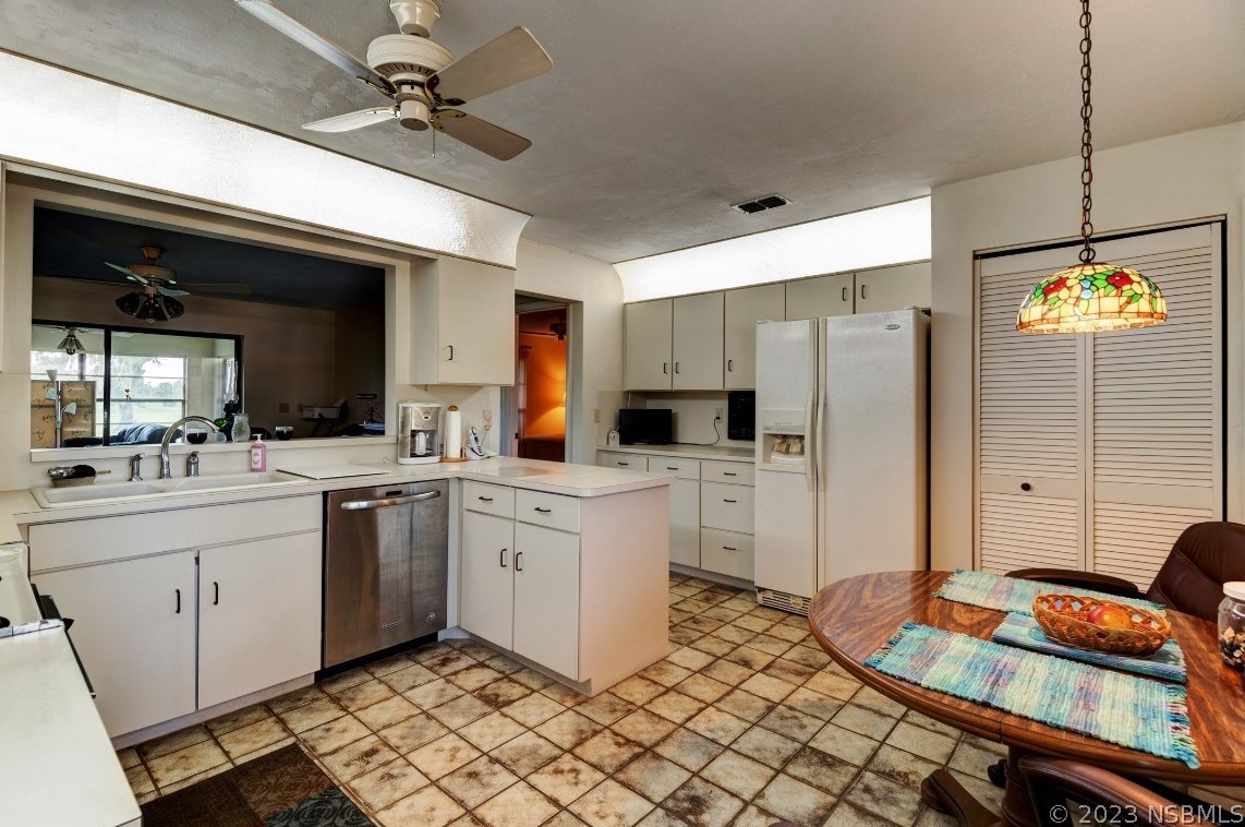 47 Fairway Cir, New Smyrna FL  32168-6342 exterior