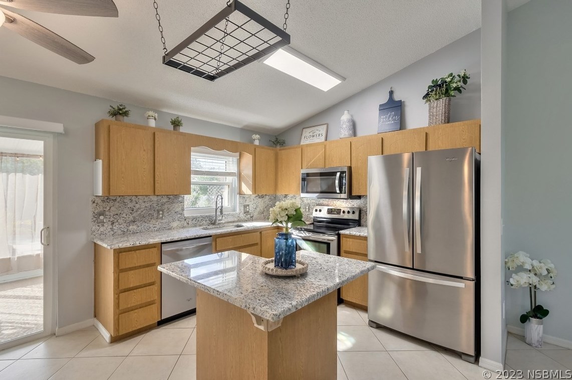 1422 Queen Palm Dr, Edgewater FL  32132-2512 exterior