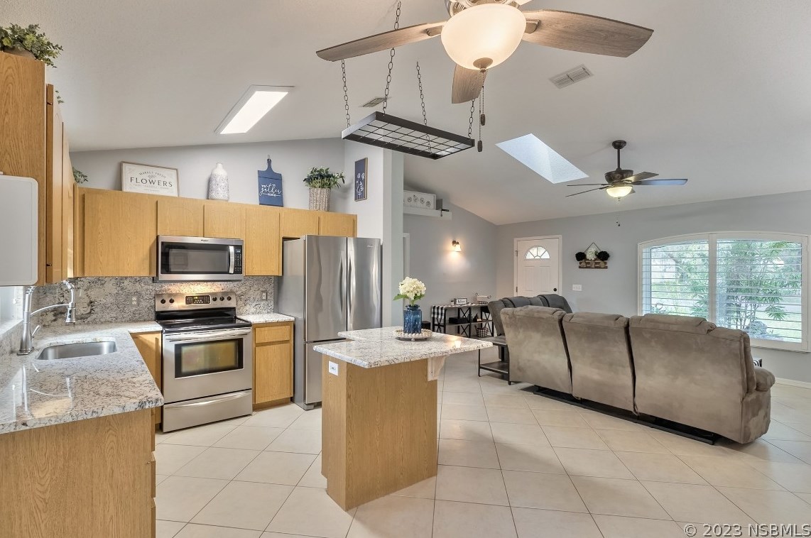 1422 Queen Palm Dr, Edgewater FL  32132-2512 exterior