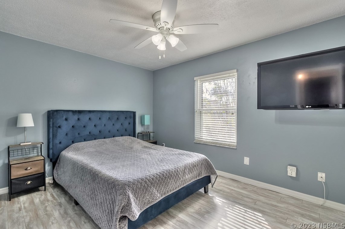 1422 Queen Palm Dr, Edgewater FL  32132-2512 exterior