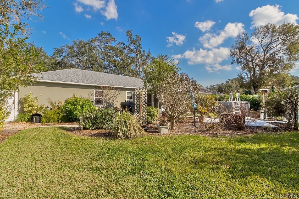 1422 Queen Palm Dr, Edgewater FL  32132-2512 exterior