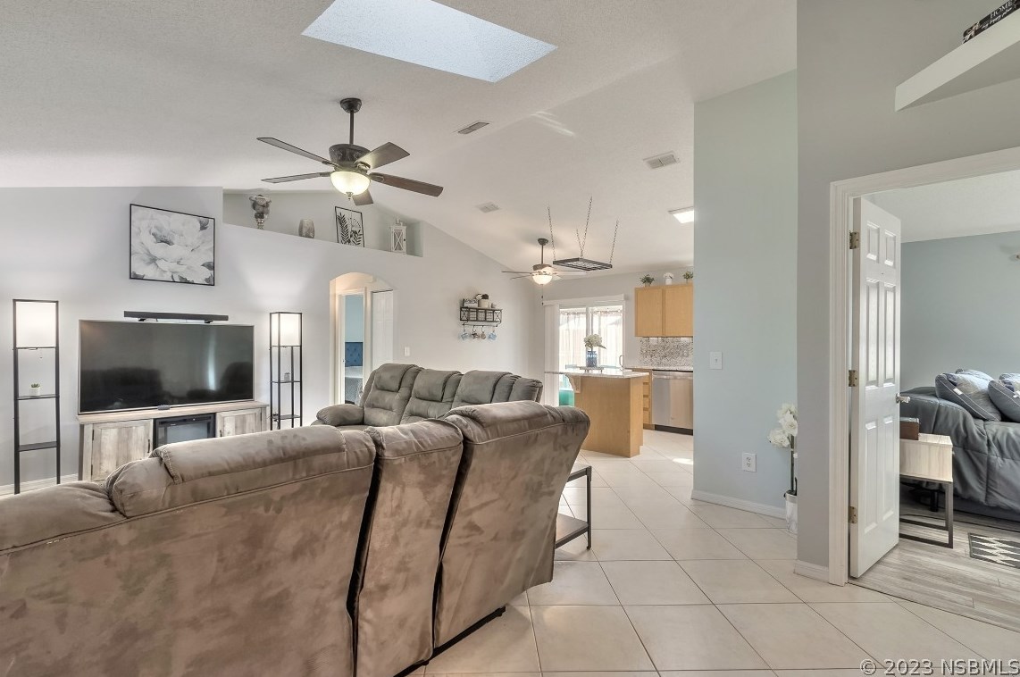 1422 Queen Palm Dr, Edgewater FL  32132-2512 exterior