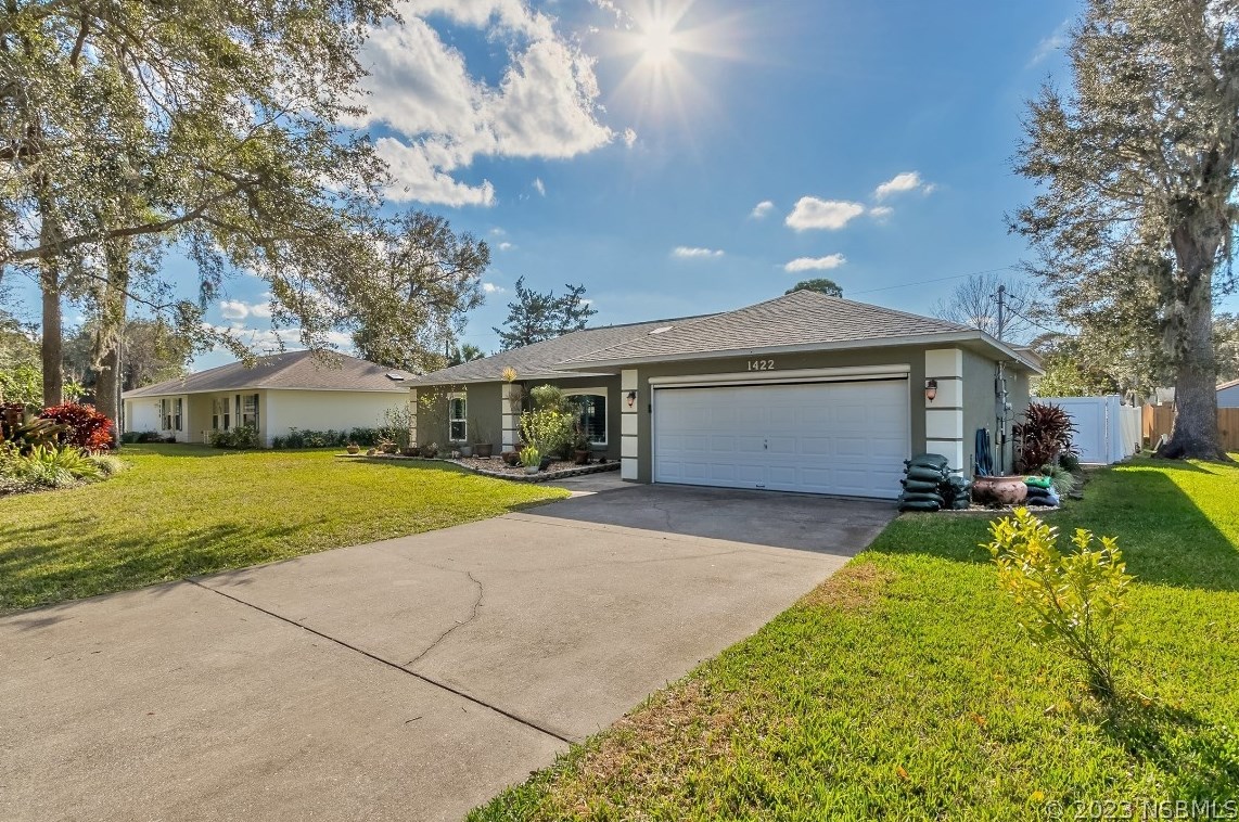 1422 Queen Palm Dr, Edgewater FL  32132-2512 exterior