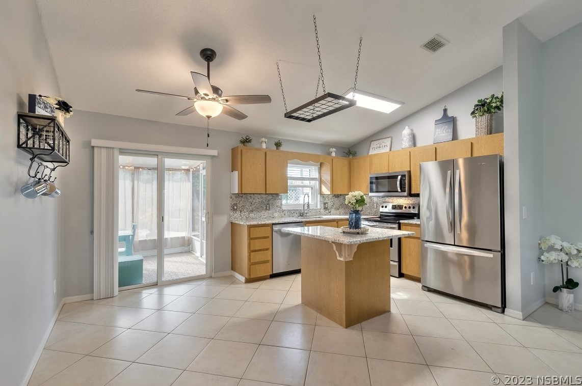1422 Queen Palm Dr, Edgewater FL  32132-2512 exterior