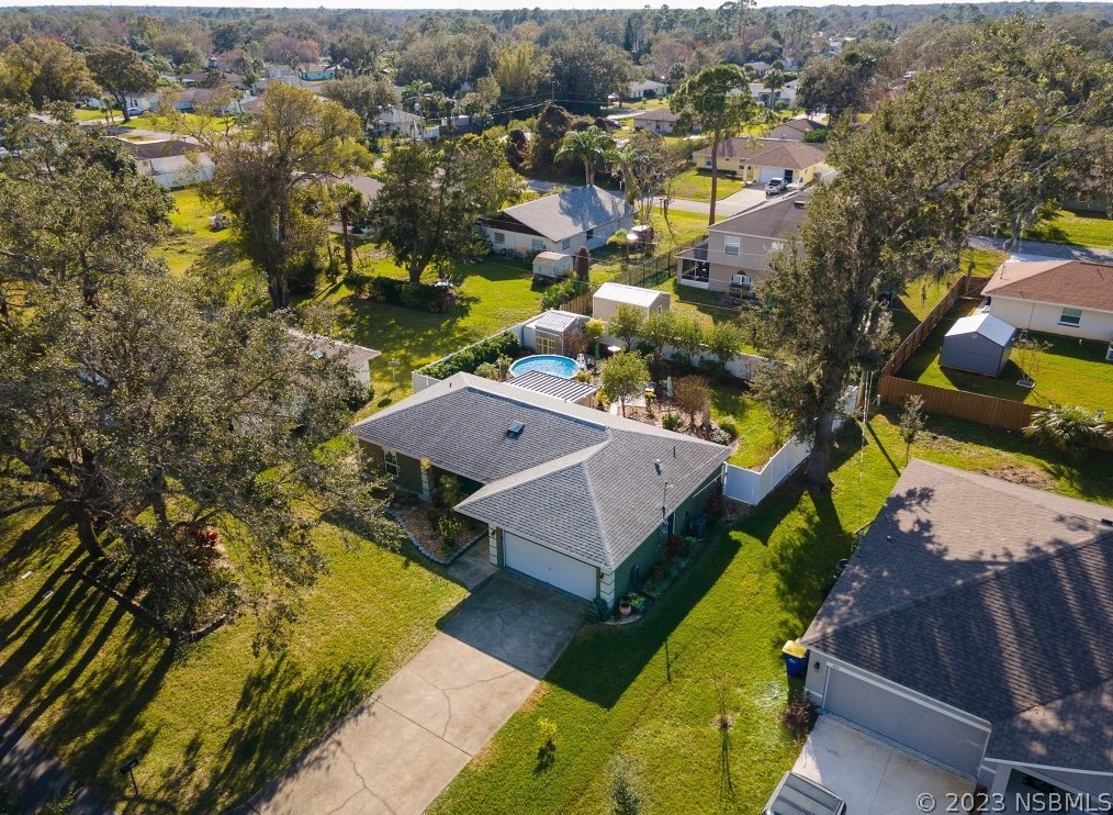 1422 Queen Palm Dr, Edgewater FL  32132-2512 exterior