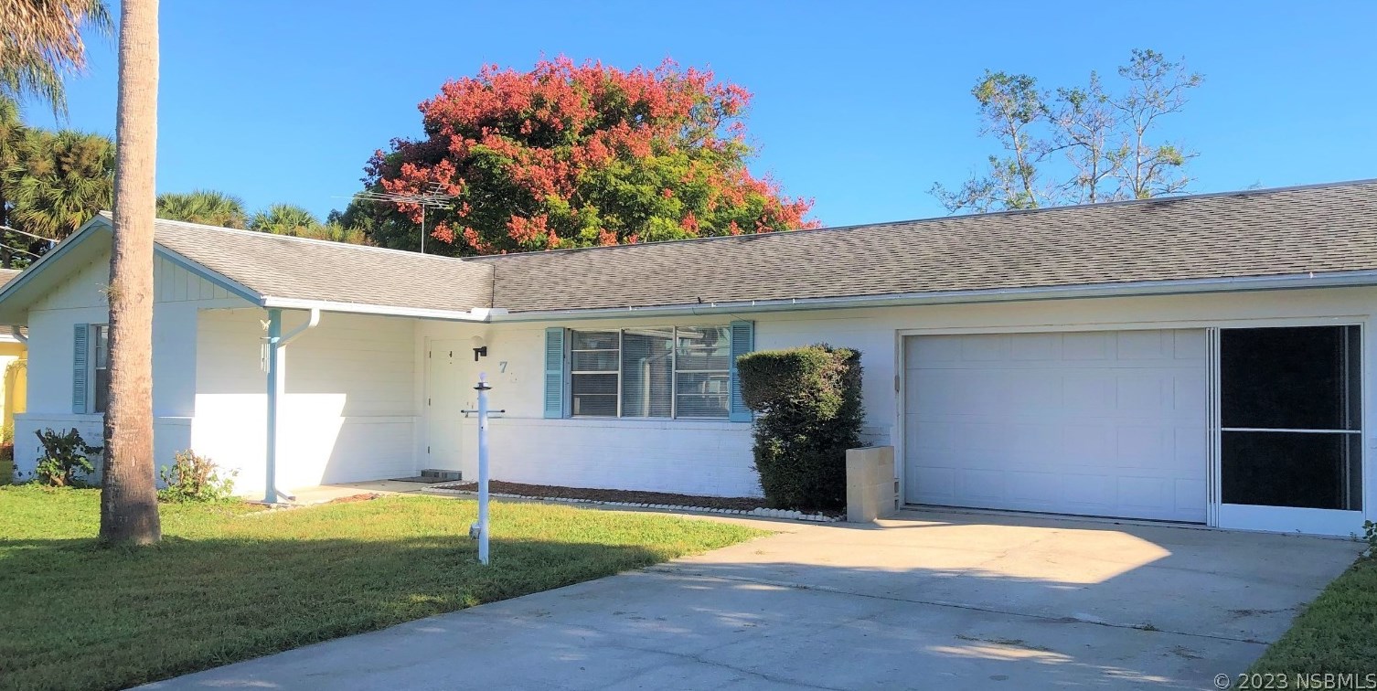 75 Aqua Ct, New Smyrna, FL 32168
